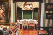 Assaboreix els millors productes de temporada a la brasa a Tavella Restaurant