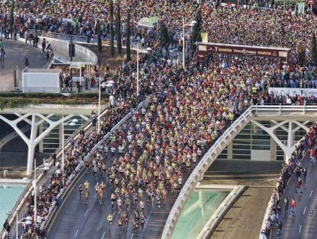 Maratón Divina Pastora Valencia 2013, los corredores toman la calle