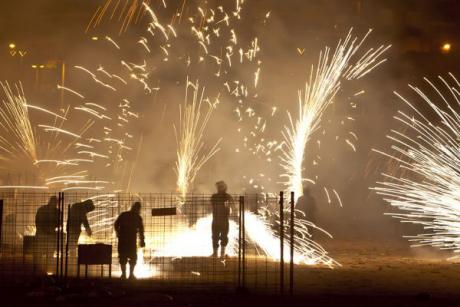 Juga amb el foc en La Cordà de Paterna