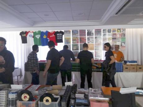 El vinilo sigue siendo el rey en la Feria del Disco en Castellón