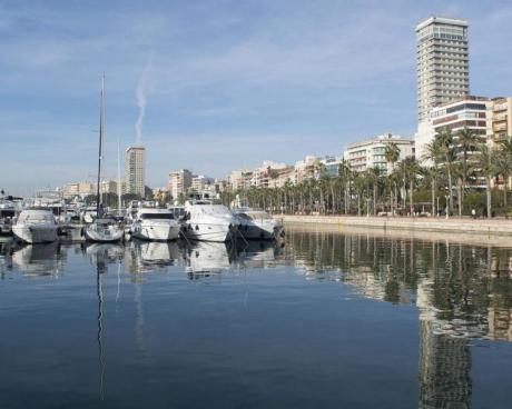 Tot el que el port d'Alacant ofereix al visitant