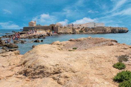 Vuelta a nado Tabarca: Begeben Sie sich auf die Insel und genießen Sie diesen Schatz der Natur