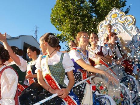 La vendimia es fiesta en Requena